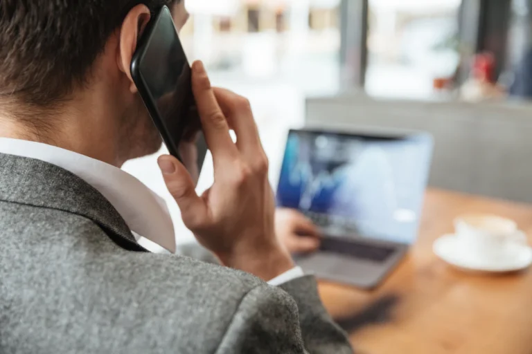 Job seeker preparing to cold call companies in Montreal